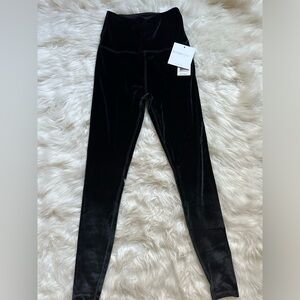 Beyond Yoga Velvet High Waisted Midi Legging in black. Size small. NWT